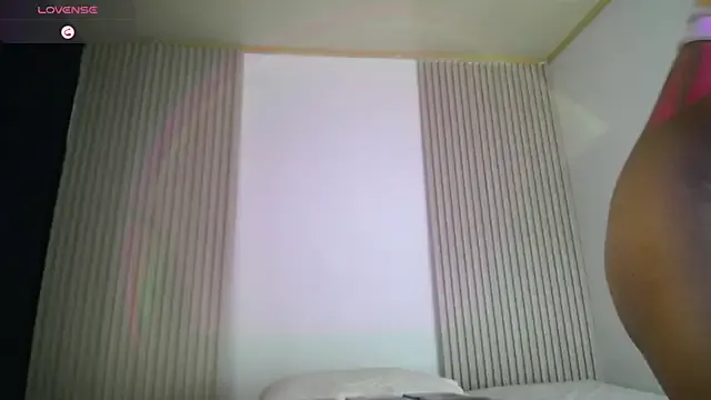 EsmeBrowm – webcam model profile photo Image 13