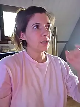 Bella – webcam model profile photo Image 10