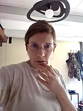 Bella – webcam model profile photo Image 11