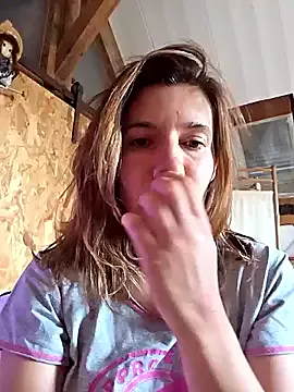 Bella – webcam model profile photo Image 13