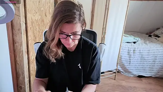 Bella – webcam model profile photo Image 15