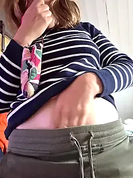 Bella – webcam model profile photo Image 18