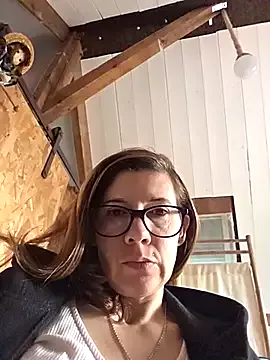 Bella – webcam model profile photo Image 2