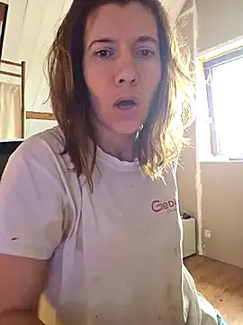 Bella – webcam model profile photo Image 9