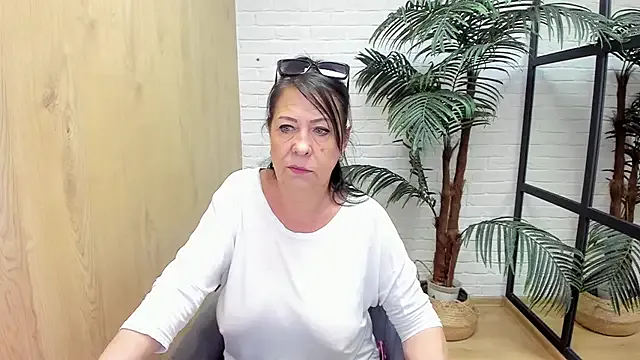 EwaBrown – webcam model profile photo Image 9