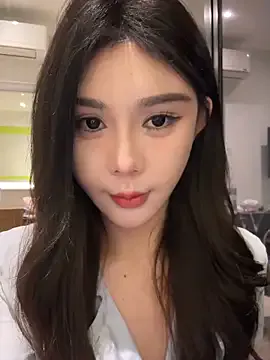 Bella – webcam model profile photo Image 3