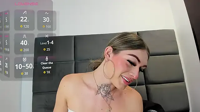 Dolce – webcam model profile photo Image 9