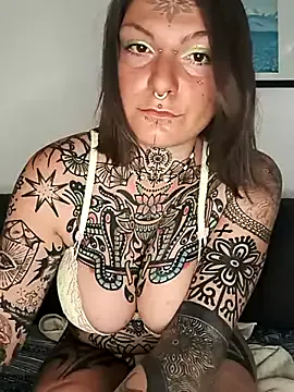 Liana – webcam model profile photo Image 6