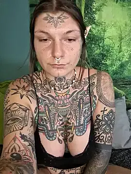 Liana – webcam model profile photo Image 9