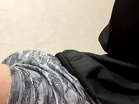 MiraKova – webcam model profile photo Image 14