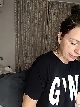 -Hennessy- – webcam model profile photo Image 2