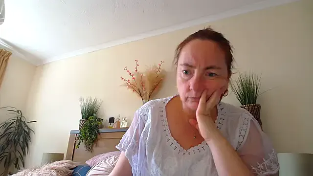 Dolce – webcam model profile photo Image 6