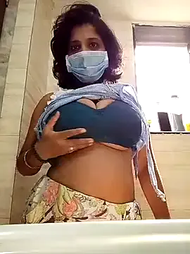 MiaLiaHot – webcam model profile photo Image 15