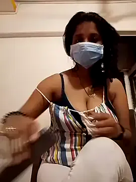 MiaLiaHot – webcam model profile photo Image 5