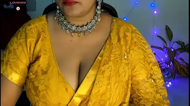 Dolce – webcam model profile photo Image 10