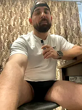 AdeleWood – webcam model profile photo Image 4