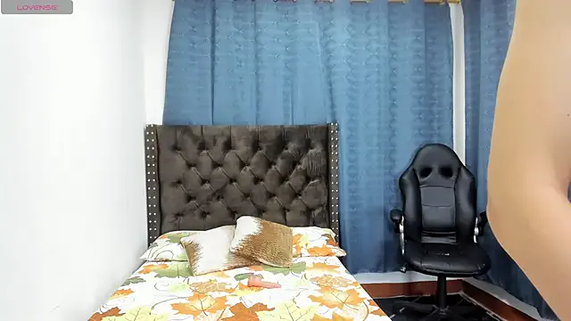 nadya-74 – webcam model profile photo Image 6