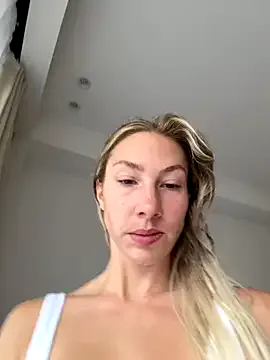 Bella – webcam model profile photo Image 14