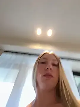 Bella – webcam model profile photo Image 16