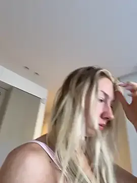 Bella – webcam model profile photo Image 17