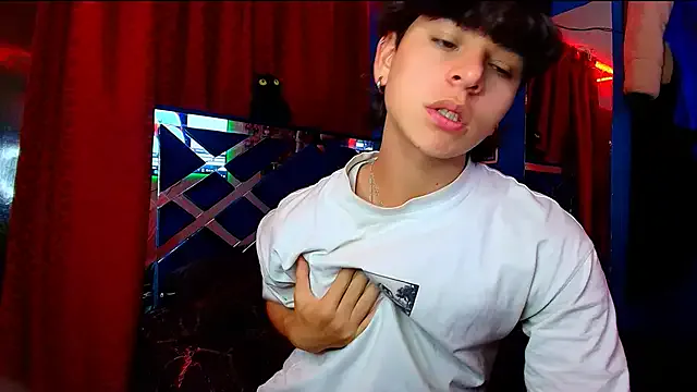 Antonellastrip_ – webcam model profile photo Image 13