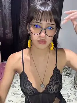 seraphine23 – webcam model profile photo Image 4