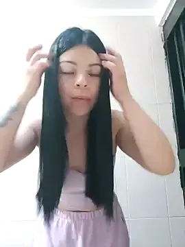 MiraKova – webcam model profile photo Image 7