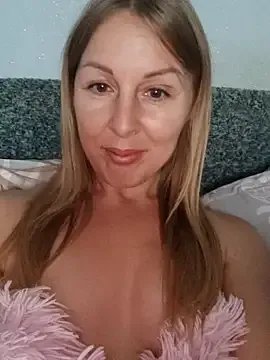 AngelinaKors – webcam model profile photo Image 11