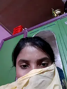 EmiBrow – webcam model profile photo Image 5