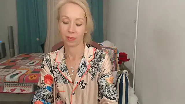 VickiAstra – webcam model profile photo Image 6