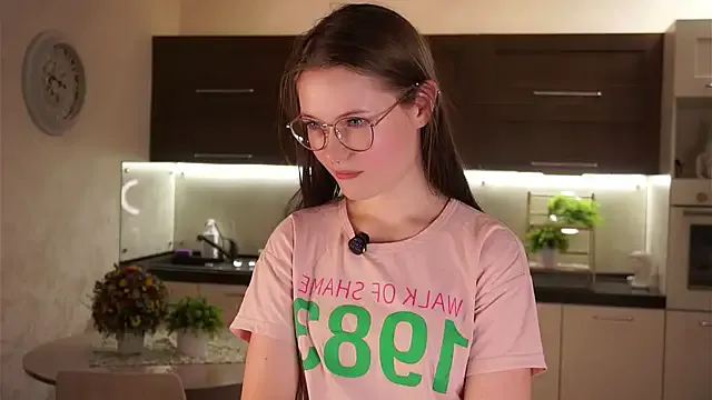 LunaTempt – webcam model profile photo Image 2