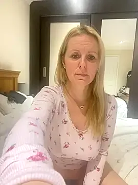 AndreaKalo – webcam model profile photo Image 5