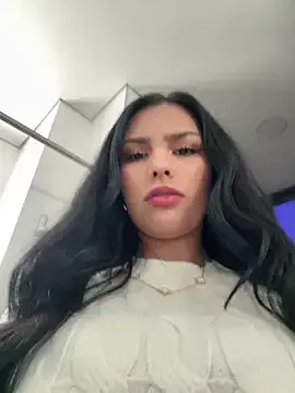 LaraCharm – webcam model profile photo Image 11