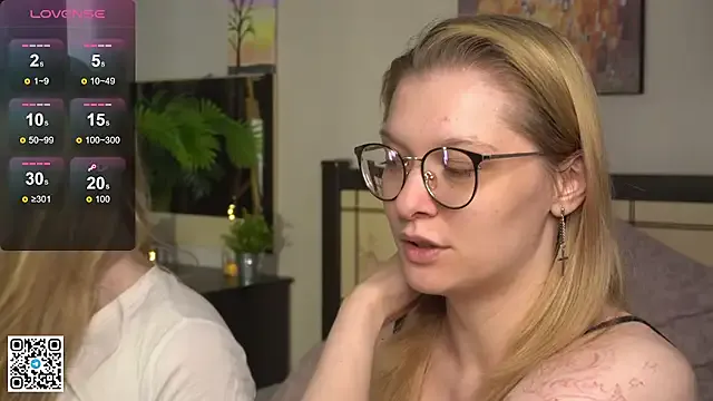 Scarlett – webcam model profile photo Image 2