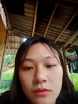 EmiBrow – webcam model profile photo Image 5