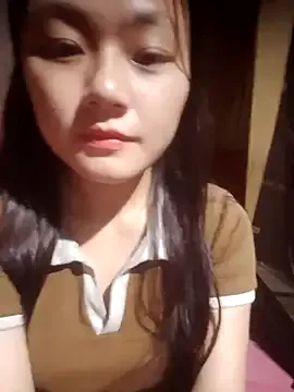 EmiBrow – webcam model profile photo Image 7