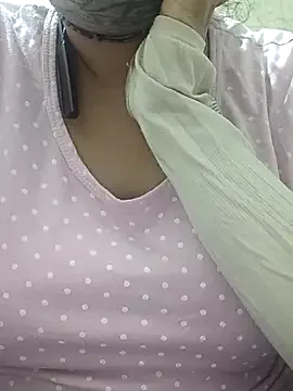 MadelineLane – webcam model profile photo Image 2