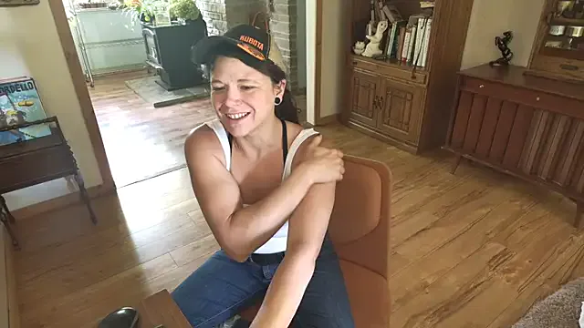 LeyahSummer – webcam model profile photo Image 14