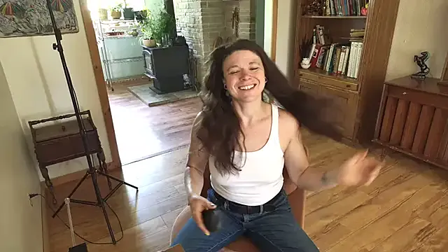 LeyahSummer – webcam model profile photo Image 8