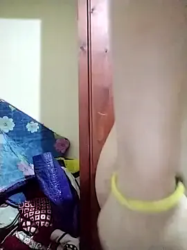 Bella – webcam model profile photo Image 9