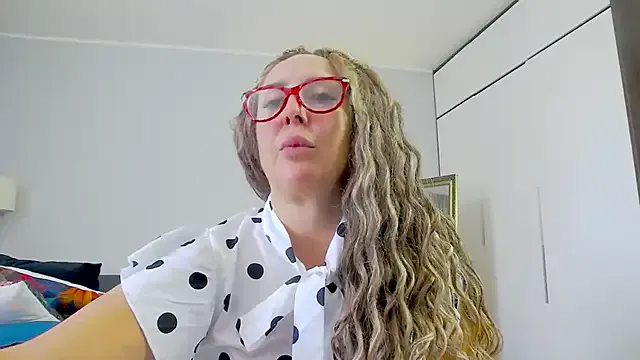 TokionaJoe – webcam model profile photo Image 4