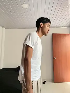 AdeleWood – webcam model profile photo Image 11