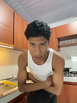 AdeleWood – webcam model profile photo Image 12