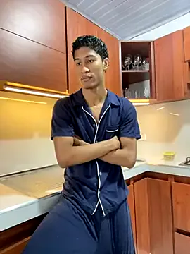 AdeleWood – webcam model profile photo Image 13