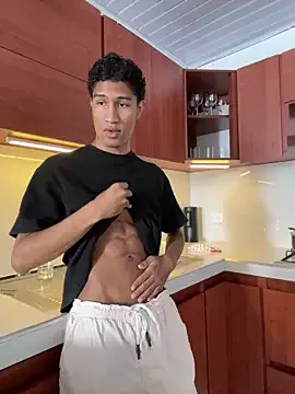 AdeleWood – webcam model profile photo Image 15