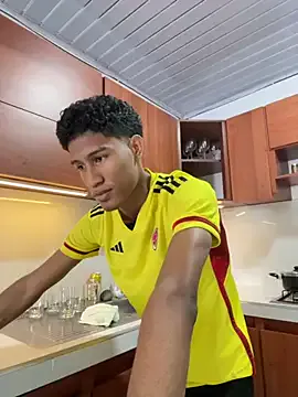 AdeleWood – webcam model profile photo Image 16