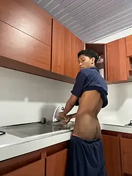 AdeleWood – webcam model profile photo Image 9