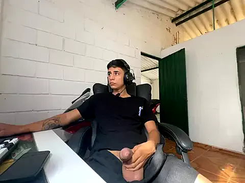 Dolce – webcam model profile photo Image 15