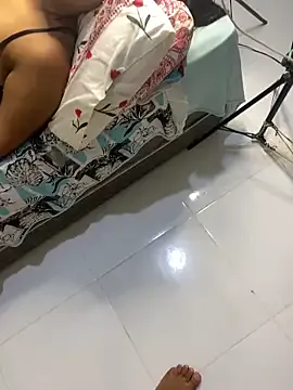 LaraOlson – webcam model profile photo Image 12