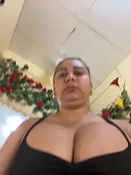 IvyStuart – webcam model profile photo Image 2